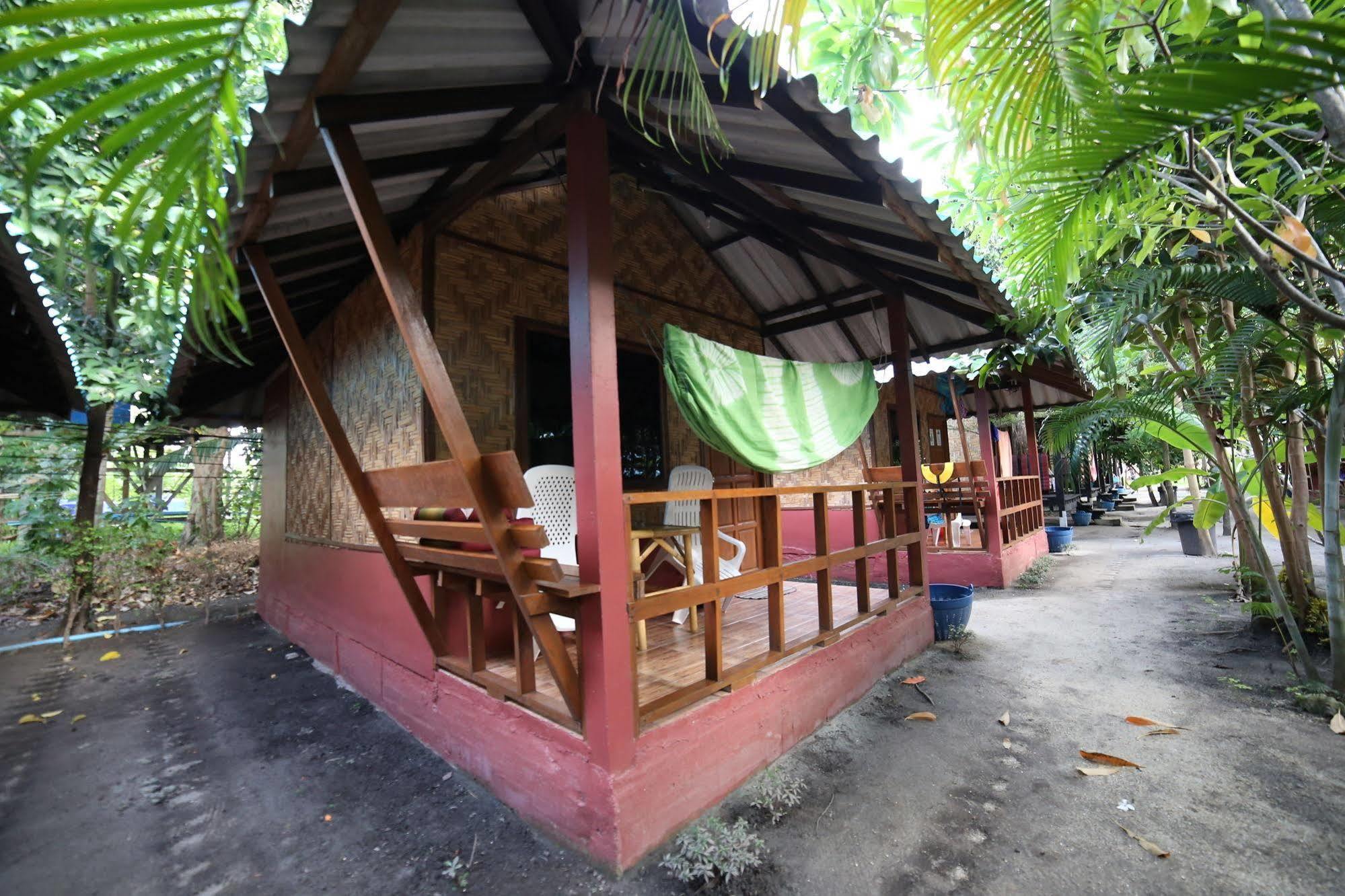 Family Song Koh Lipe Hotel Kültér fotó